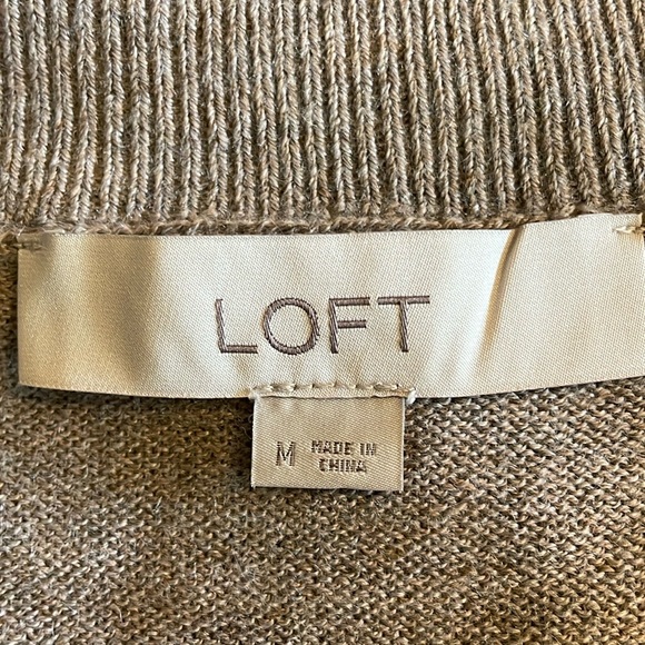 LOFT lightweight oversized, knit sweater like new condition size medium - Picture 3 of 4